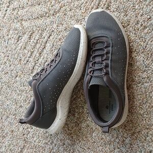 Cloudsteppers by Clarks Women’s Charcoal Gray Knit Athletic Sneakers